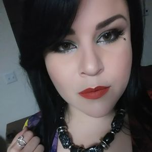 Meet your Posher, Becca